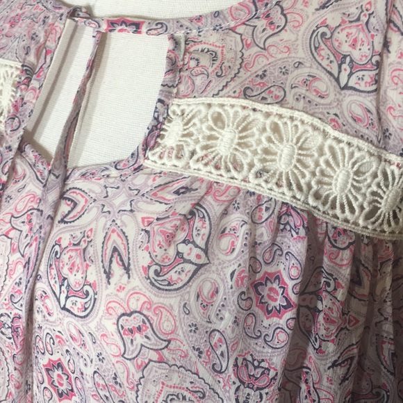 Xhilaration Medium thin short sleeve blouse - Picture 2 of 6